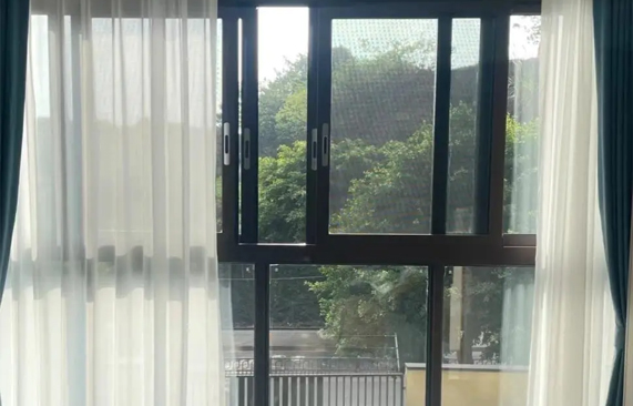 從應力特征來鑒別真假鋼化玻璃